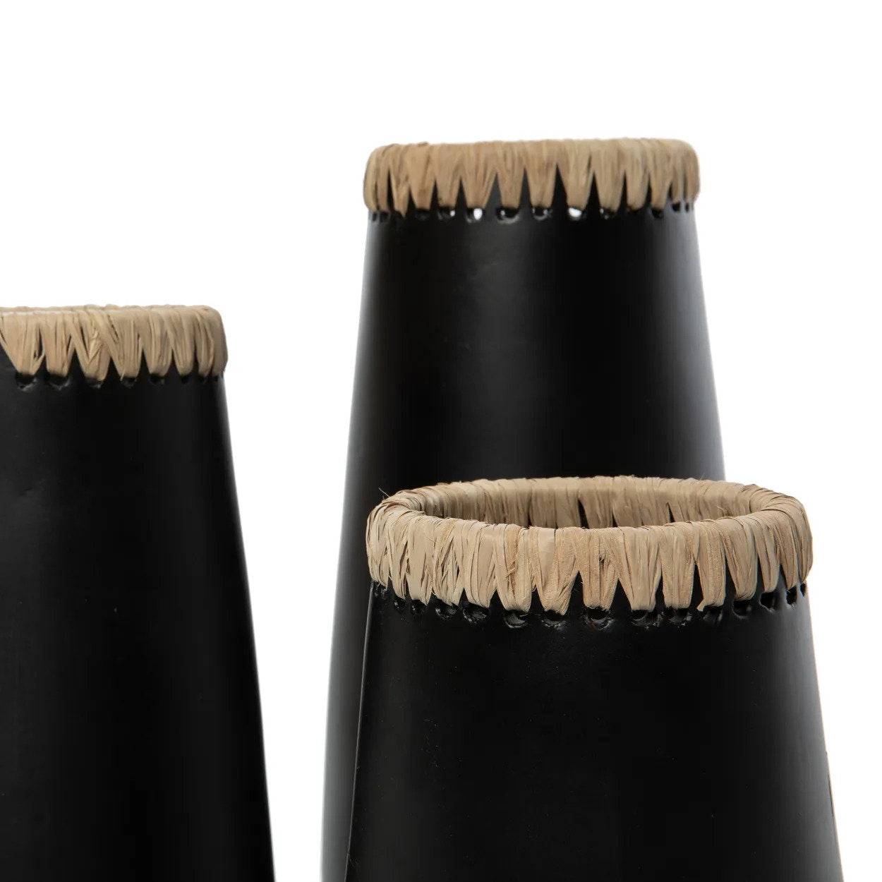 Vase Sneaky noir naturel en terre cuite – L