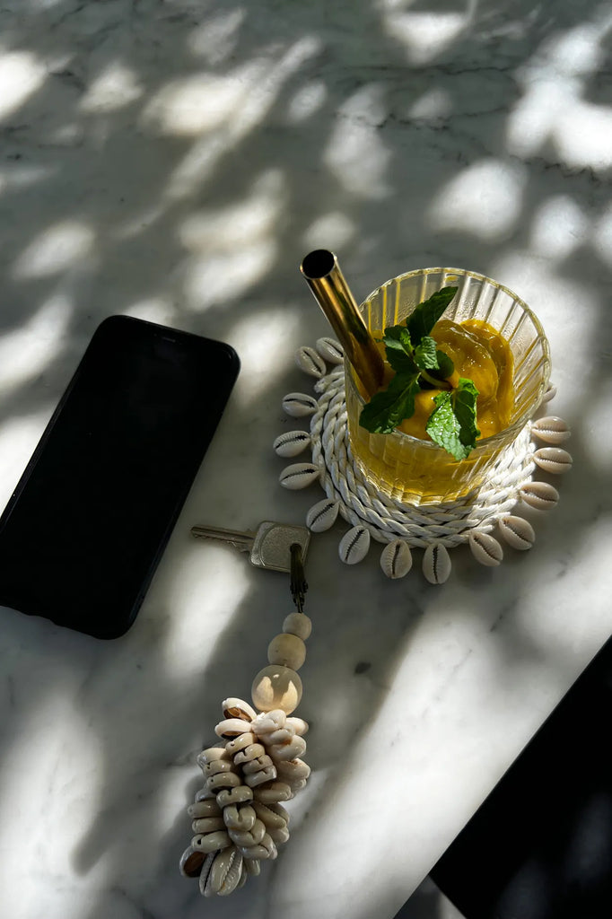 Le Sous-Verre en coquillages en jonc de mer - Blanc