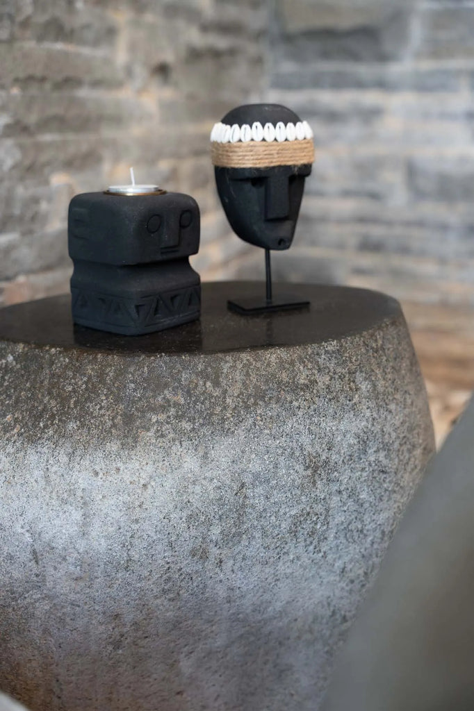 La statue Sumba #35 sur pied