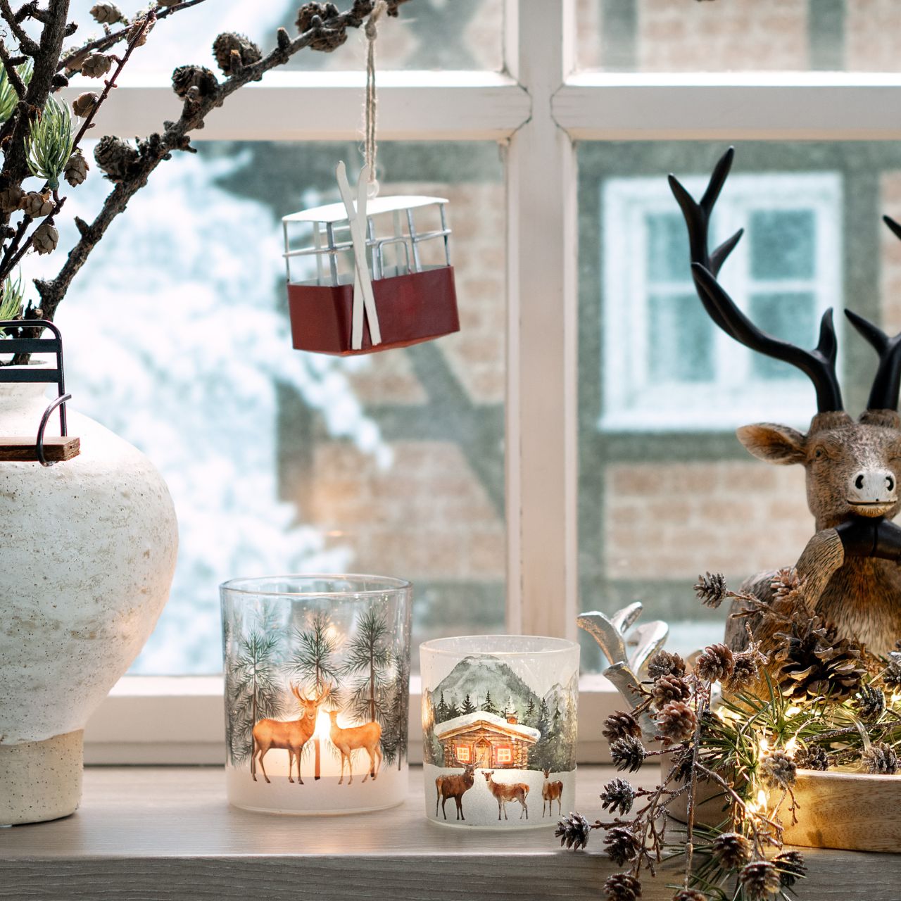 Porte-bougie chauffe-plat en verre blanc motif cerf doré – Ambiance nordique – 15 × 15 × 15 cm