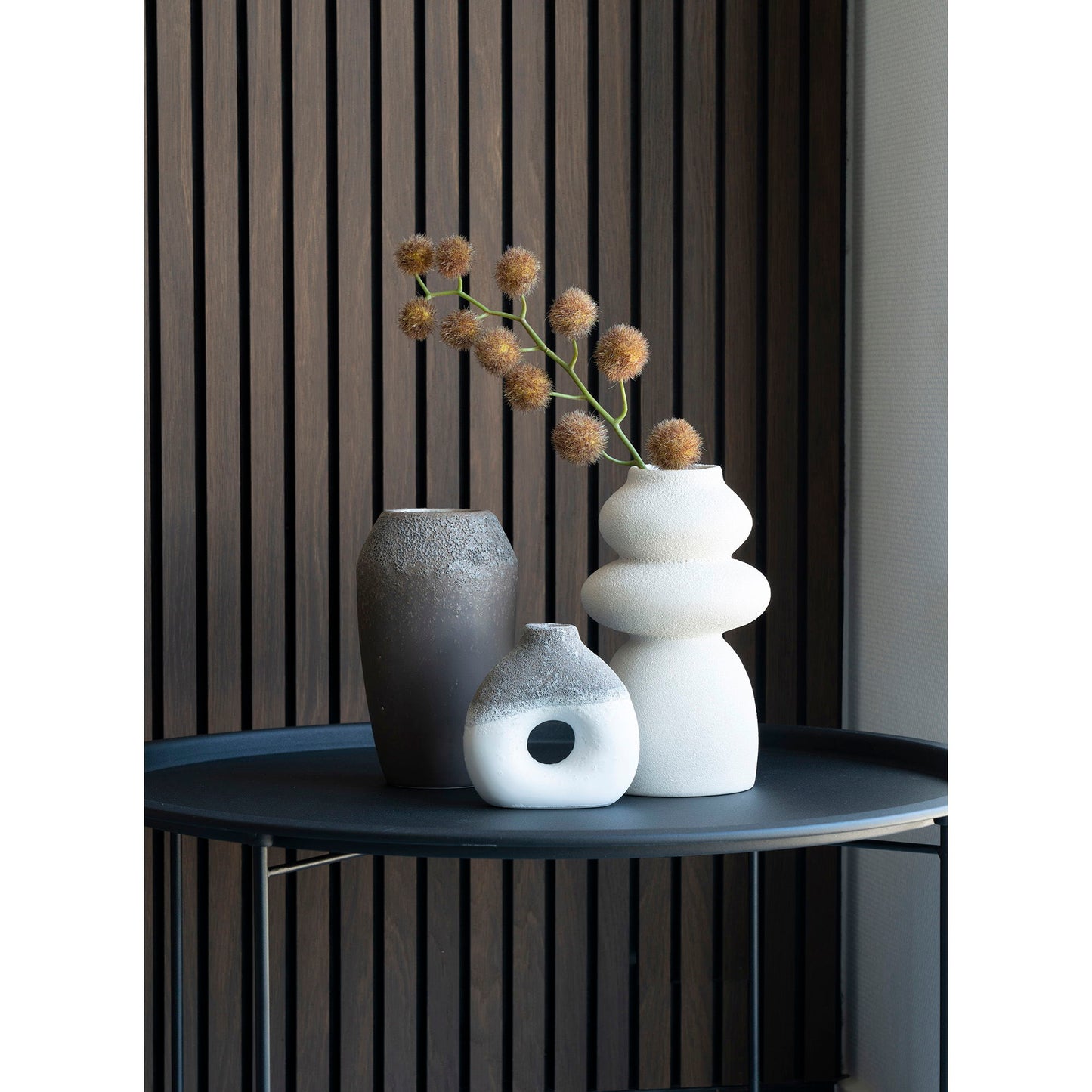 Vase sculptural en céramique beige