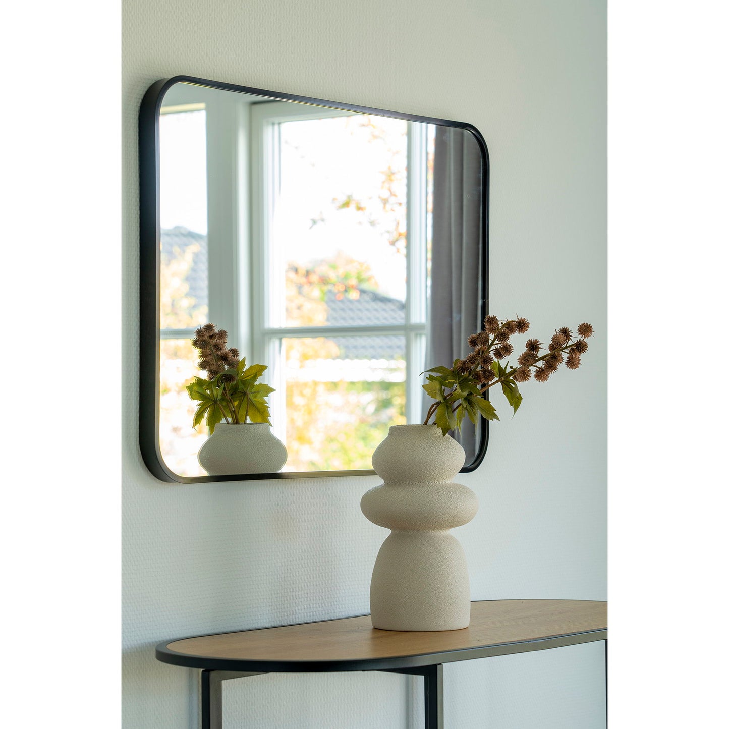 Vase sculptural en céramique beige