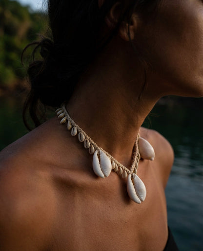 Le Collier Big White Cowrie - Blanc