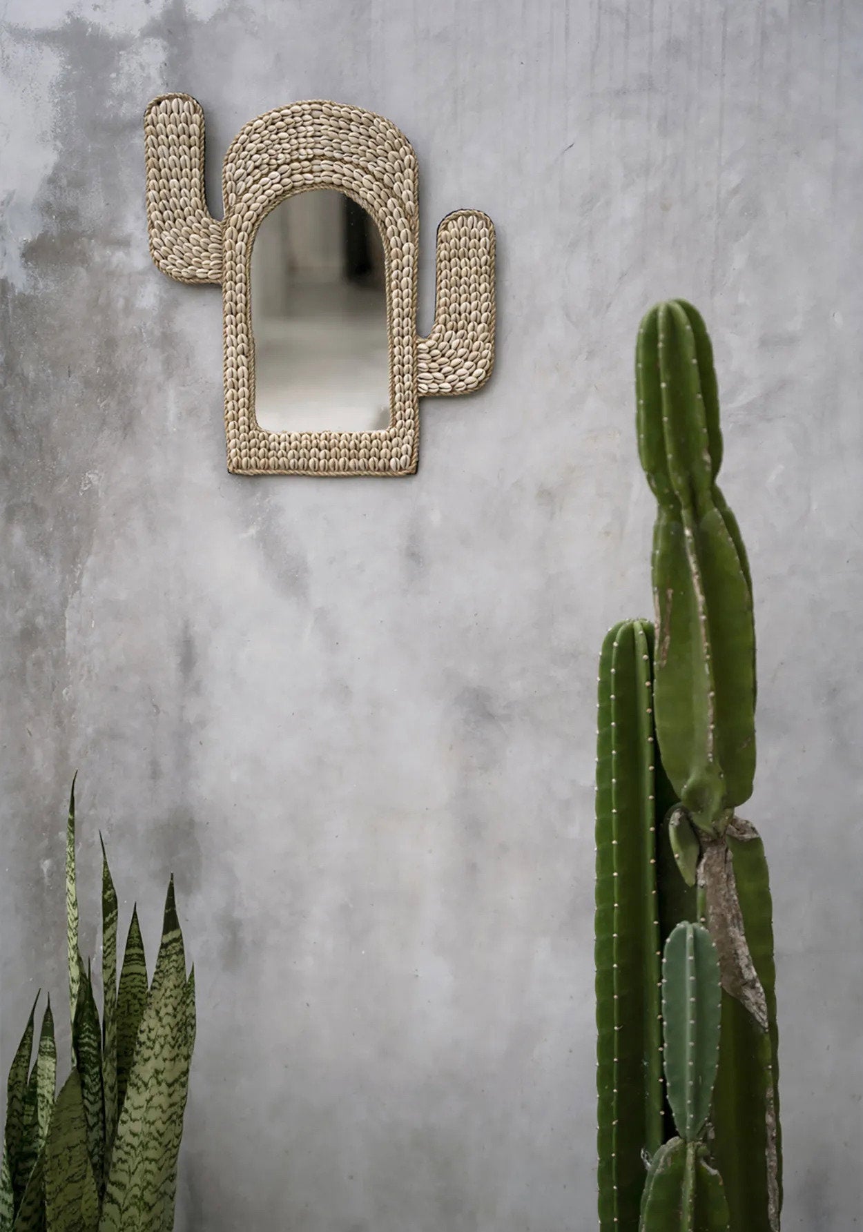 Miroir mural en coquillages forme cactus – Cactus Shell Spiegel Naturel