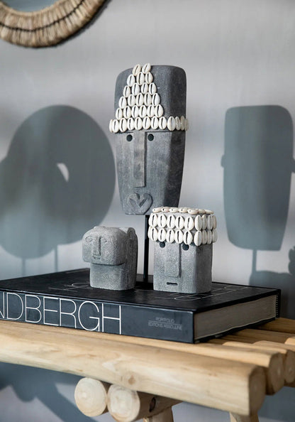 La statue Sumba #32 sur pied