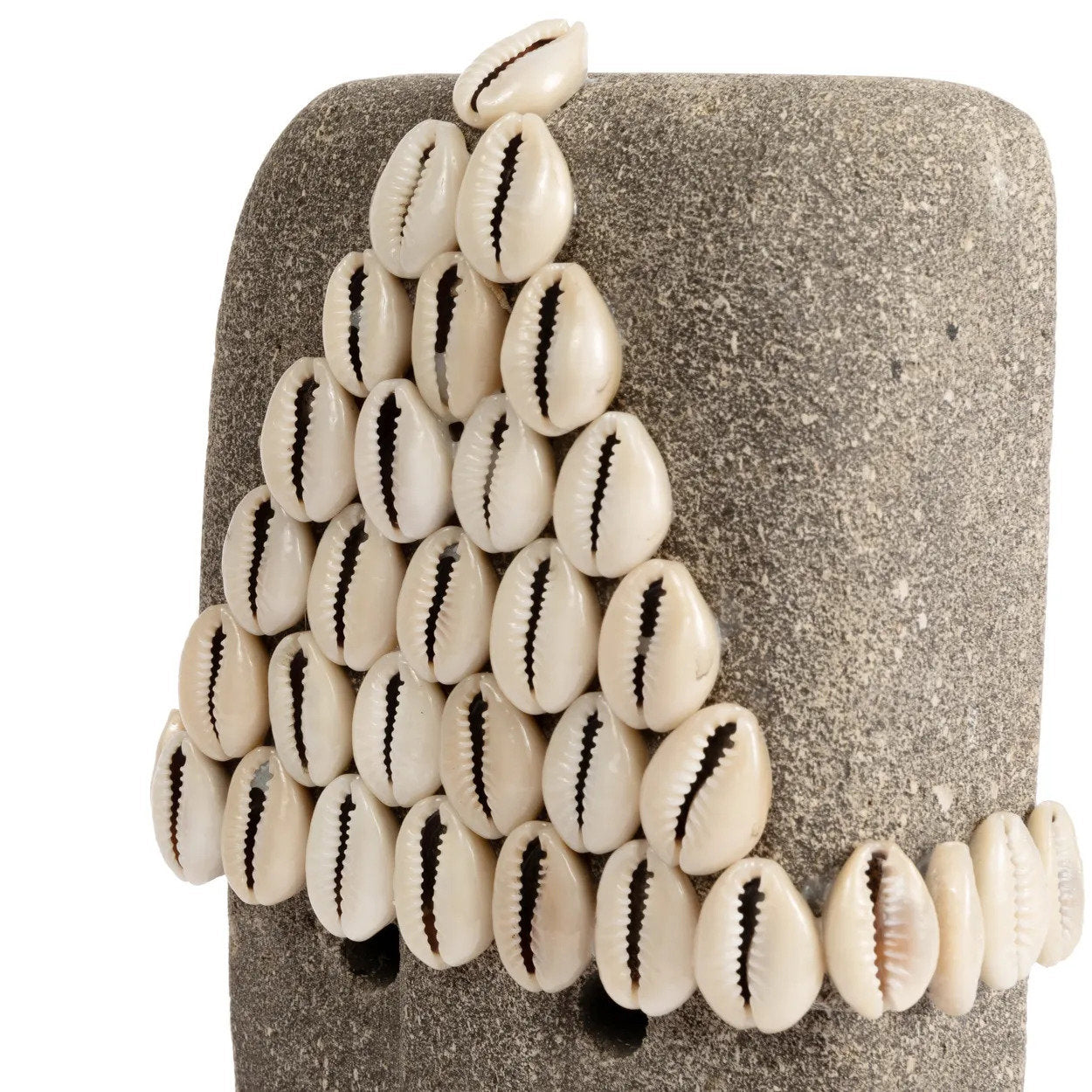 La statue Sumba #32 sur pied