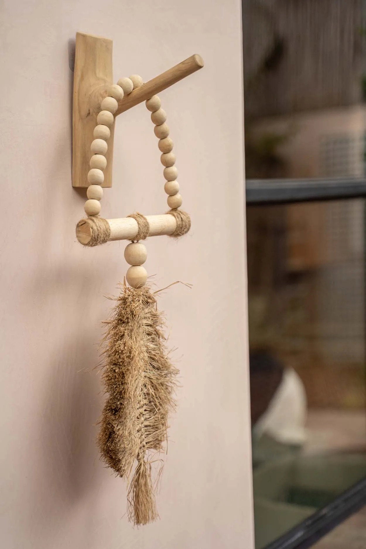 La décoration suspendue triangle en raphia