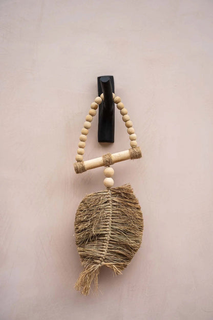 La décoration suspendue triangle en raphia