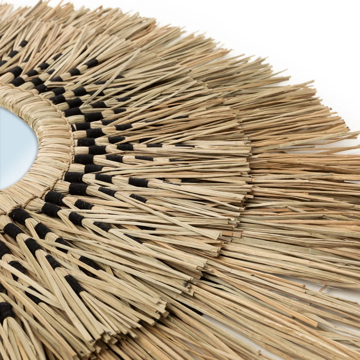 Miroir mural rond Havana en herbe et coquillages – Noir Naturel – Taille L