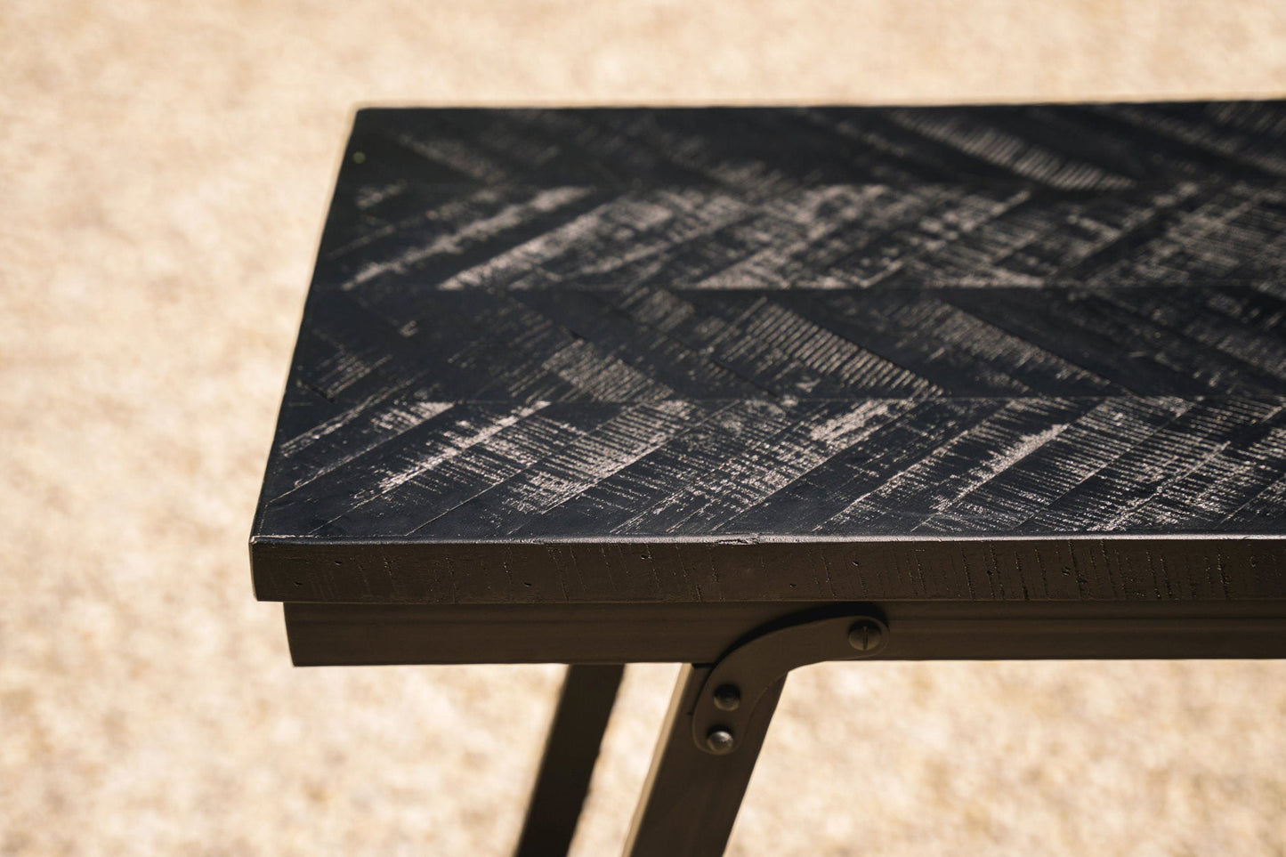 La Table Haute à Chevrons - Noir - 140cm