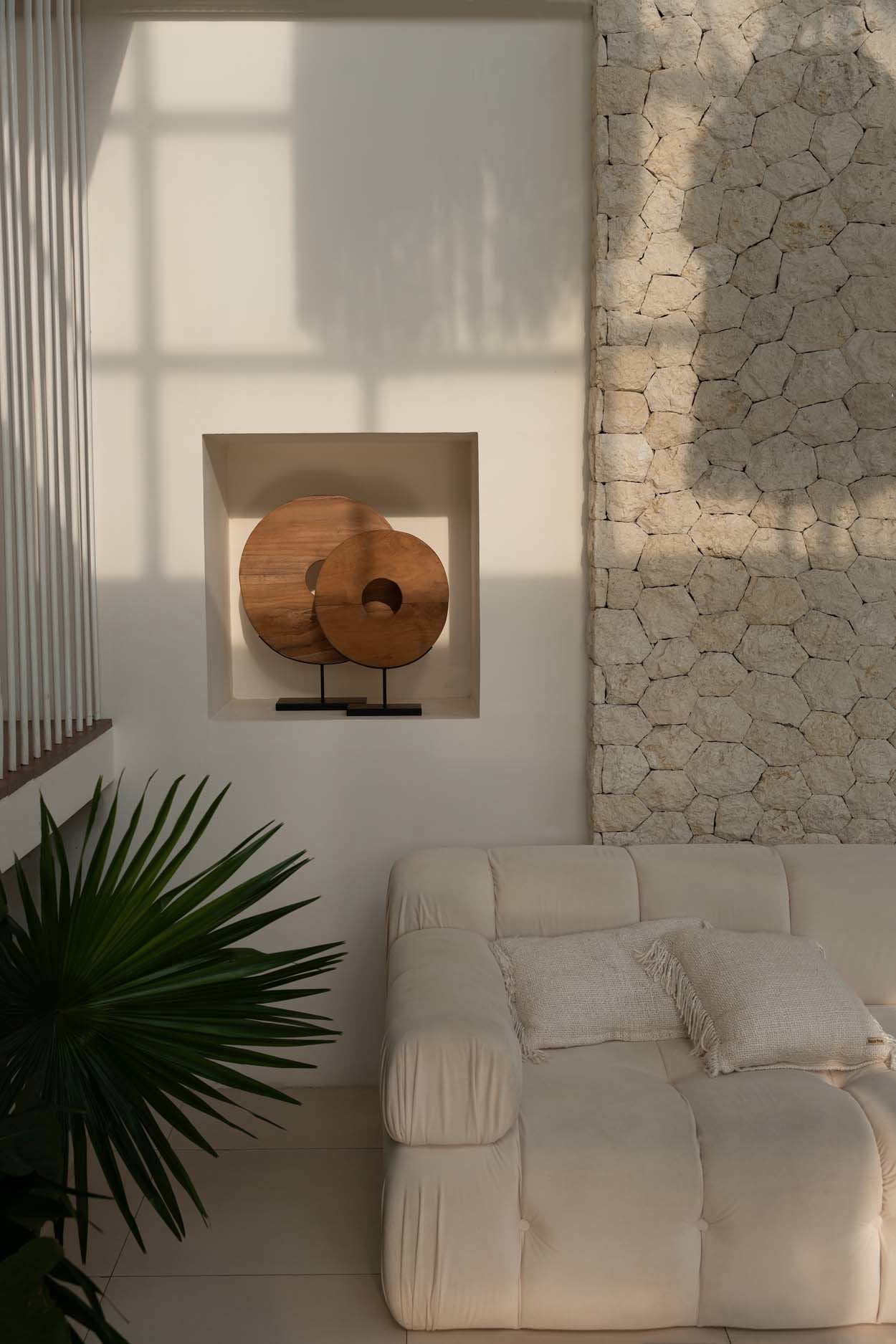 Statue Le Disque en Teck sur Pied - M