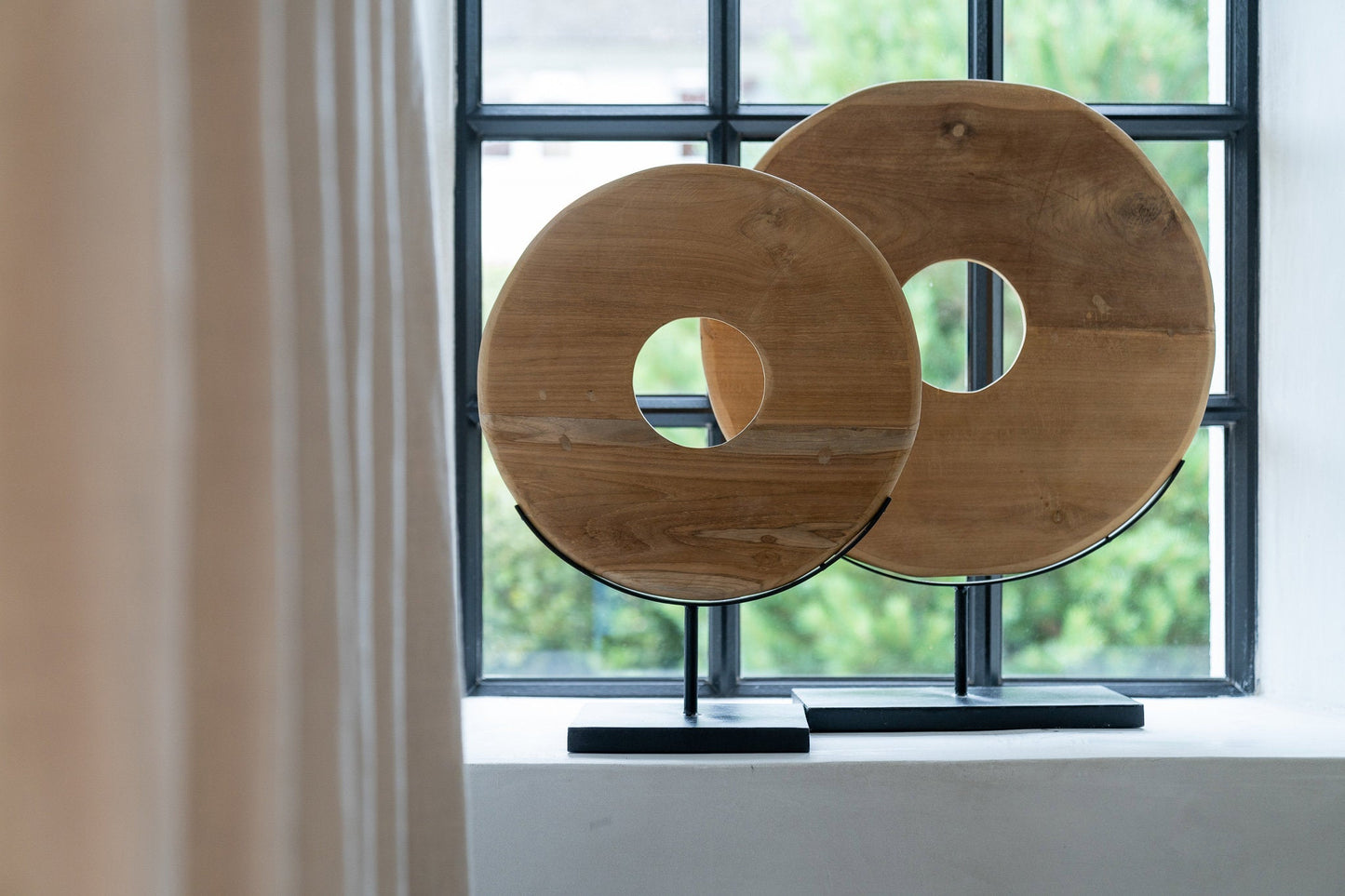 Statue Le Disque en Teck sur Pied - M